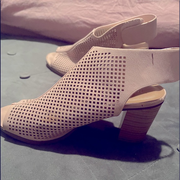 Pink open toe heeled booties 🤍 - Picture 2 of 3